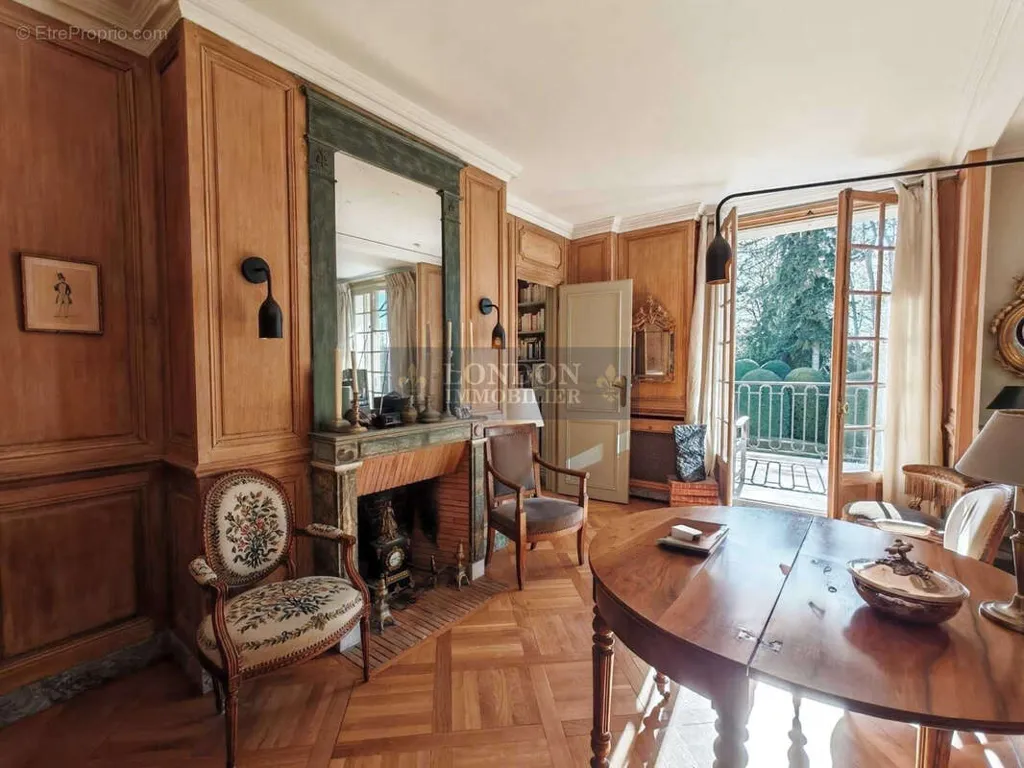 Séjour - Appartement Haut de Gamme avec Terrasse à Versailles
