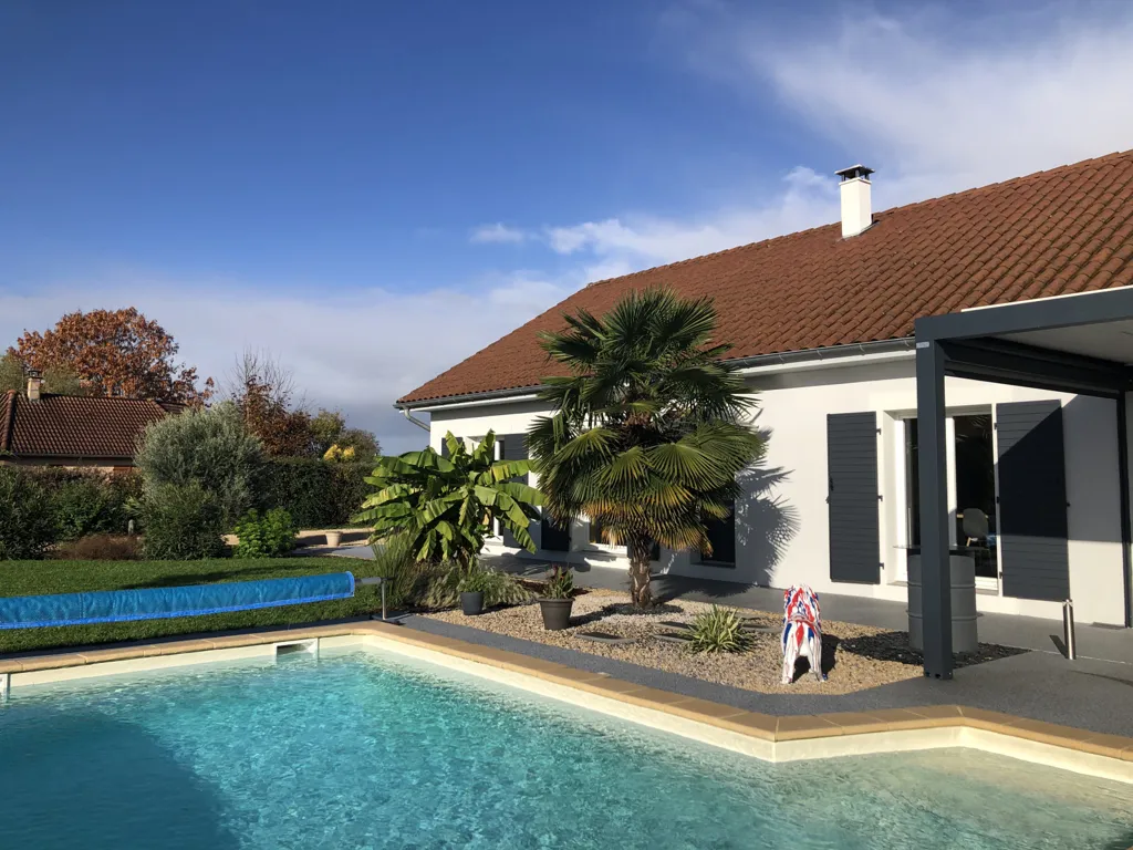 Bassein - House with Heated Pool on Garden in Morestel