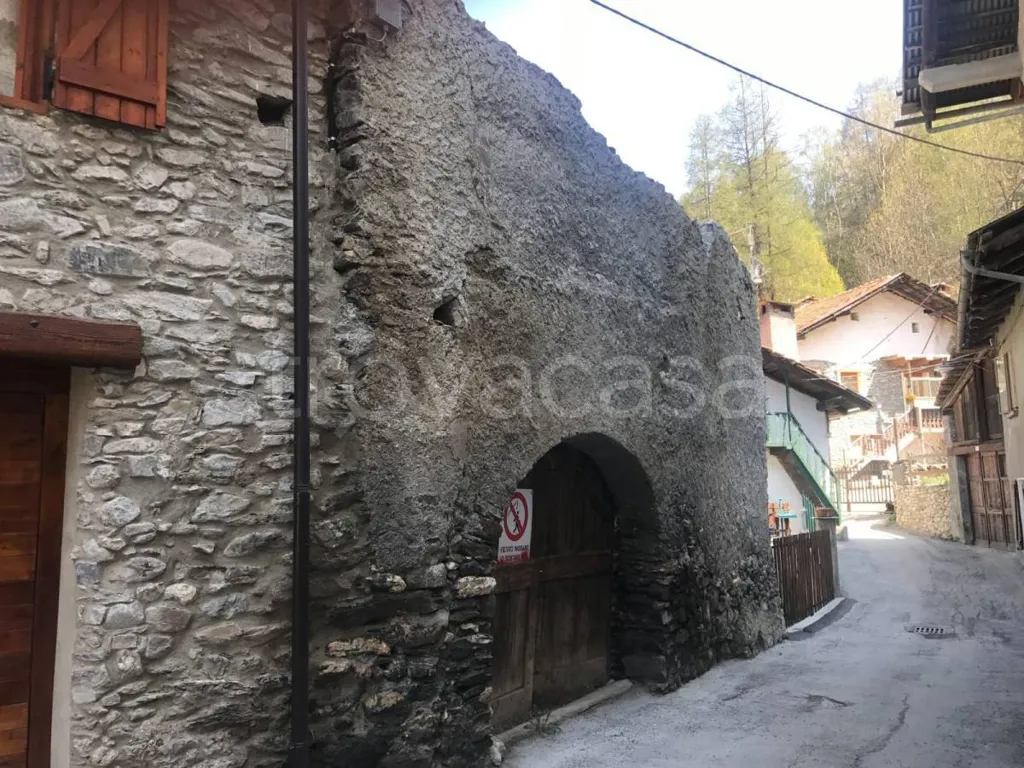 Aed - Rustico to Rebuild in Oulx