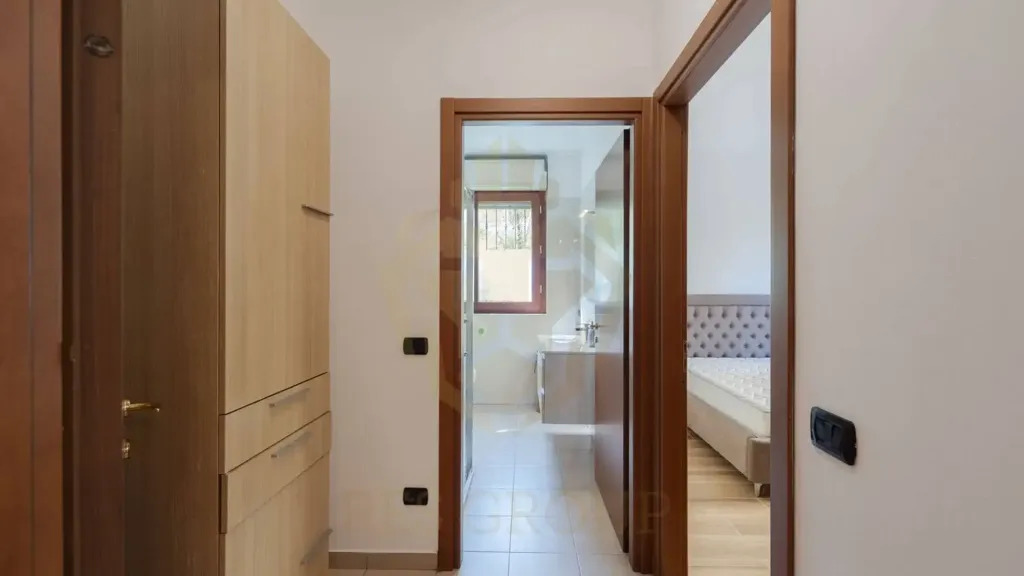 Esik - Modern Flat with Private Garden in Monza