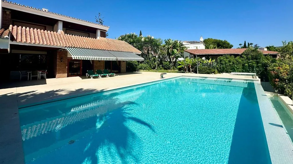 Piscine - Luxury Villa with Pool near Puerto Banús