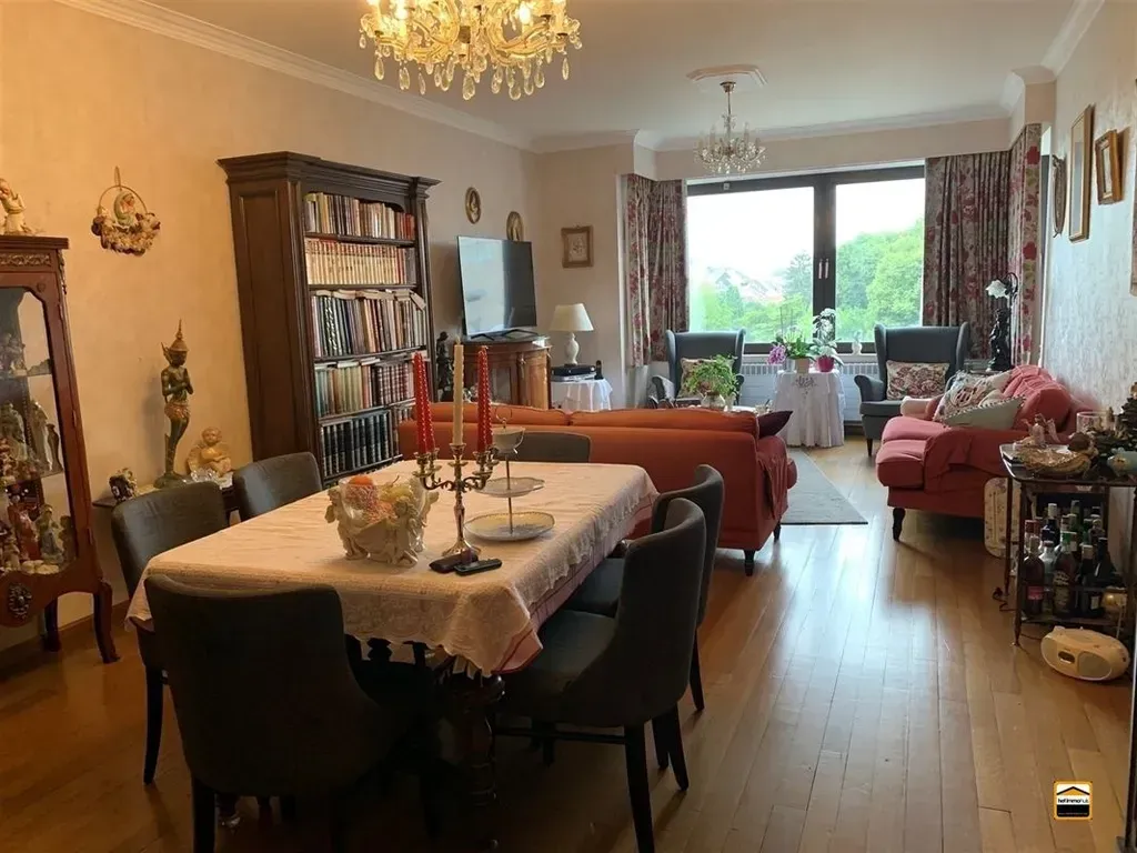 Salle à manger - Appartement avec Terrasse et Vue sur Basilique à Tongeren