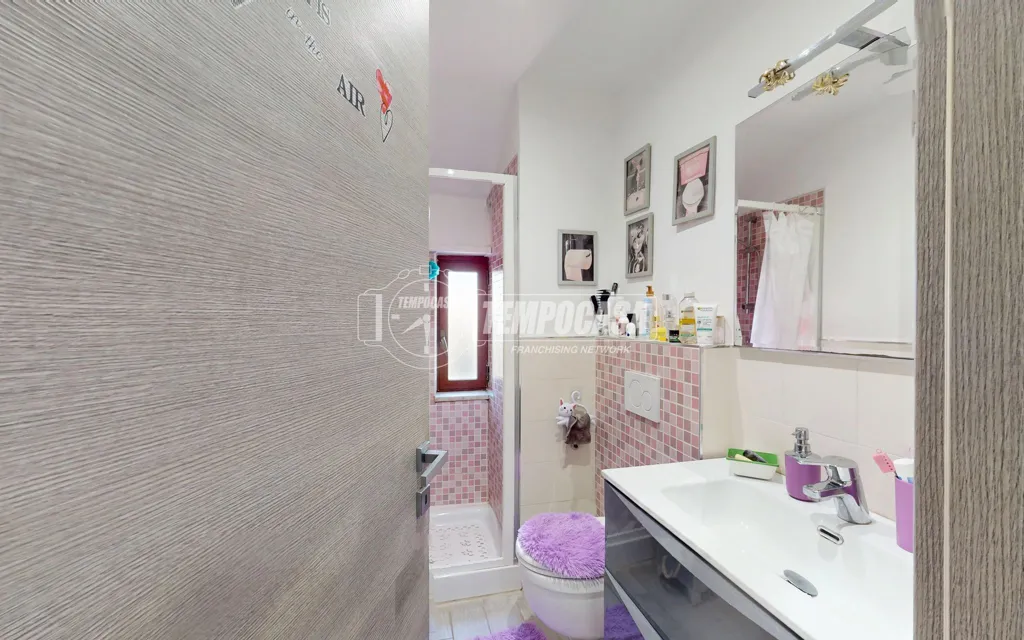 Salles de bain - Rear-Converted Apartment with Balcony in Turin
