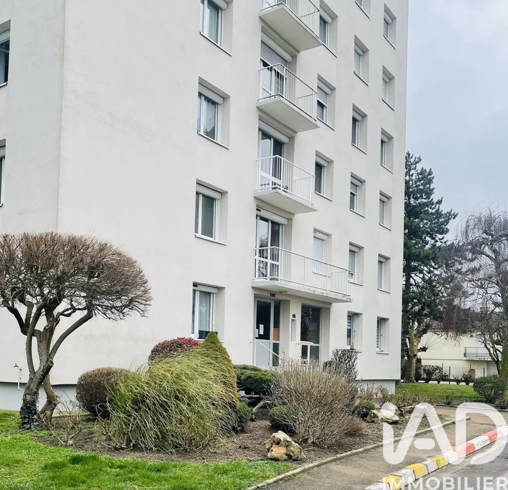 Välivaade - Spacious 3-Bedroom Apartment with Balcony in Troyes