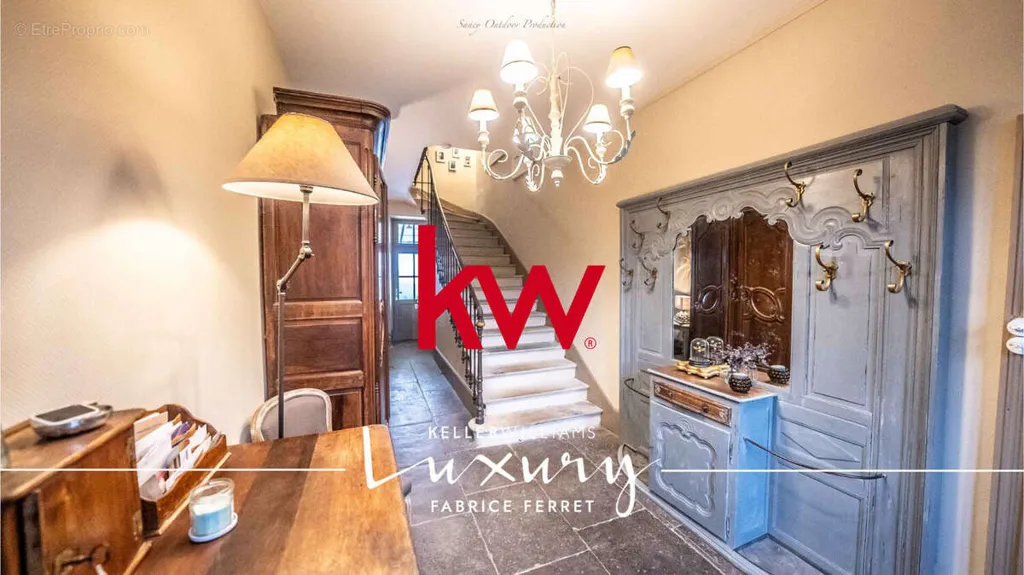 Maison 14 pièces à Charroux