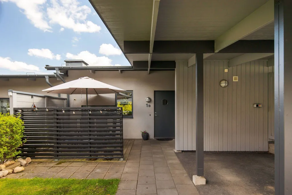 Terrasse - Co-op Apartment with Balcony in Billingstad