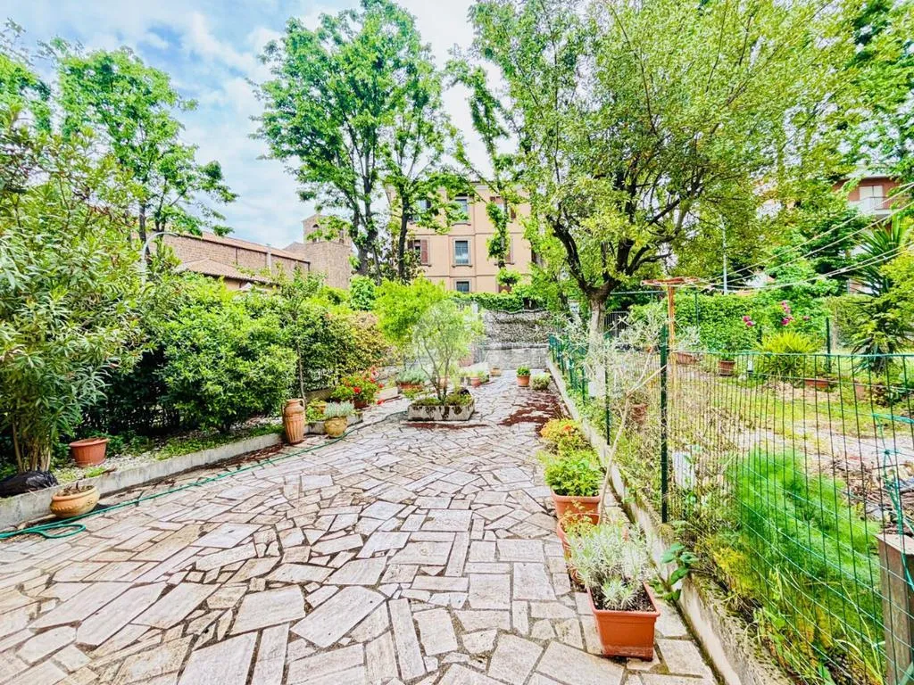 Jardin - Rear-Facing Apartment with Garden in Viterbo