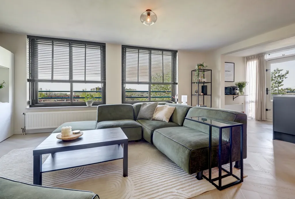 Soggiorno - Modernised 3-Bedroom Apartment with Balcony in Westerpark