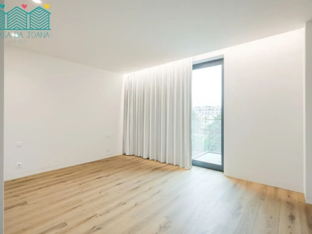 Pièces - Luxury 3-Bedroom Apartment in Aveiro