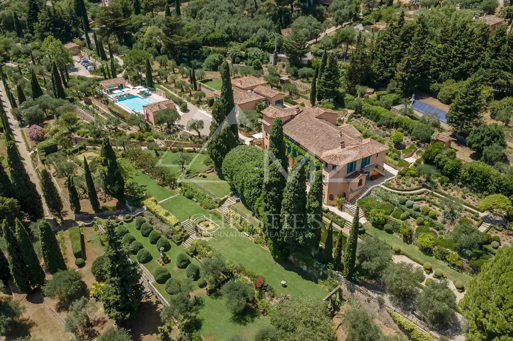 Vue aérienne - Maison historique avec vue panoramique à Grasse