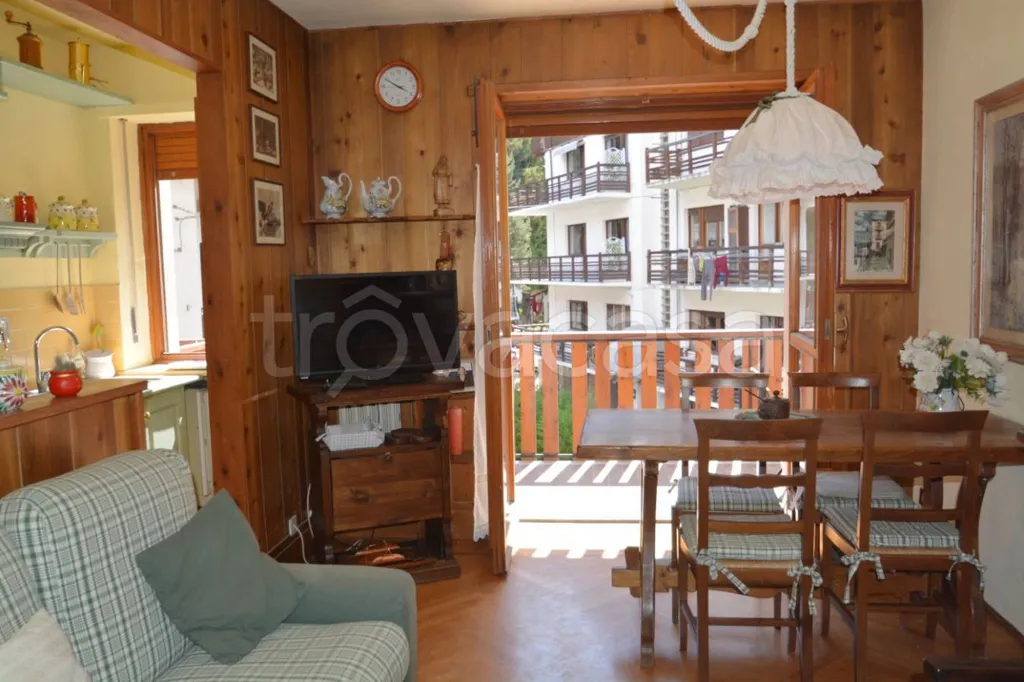 Séjour - Apartment with Balcony in Bardonecchia Centre