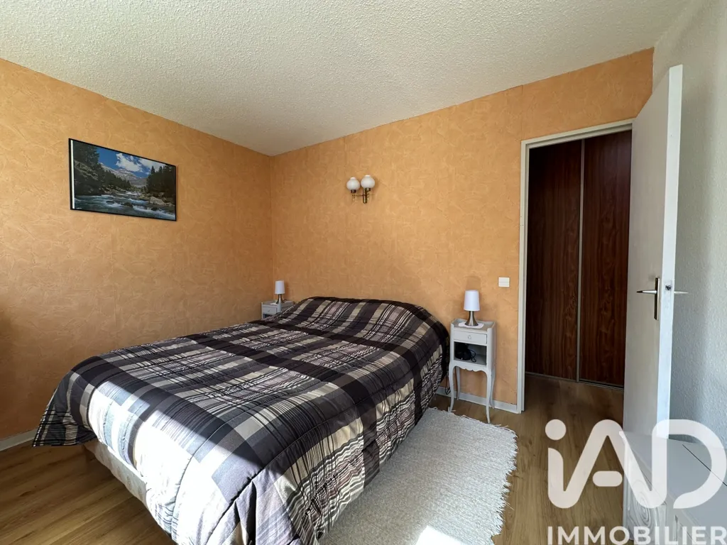 Bedrooms - 2-Bedroom Apartment with Mountain View in Cauterets