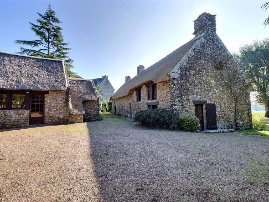 Välivaade - Thatched Cottage with Breton Charm in Plougoumelen