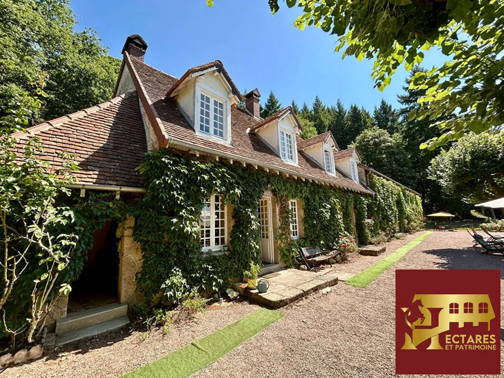 Välivaade - Historic House with Dominant View in Burgundy