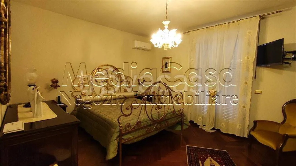 Chambres - Elegant Villa with Private Garden in Teverola
