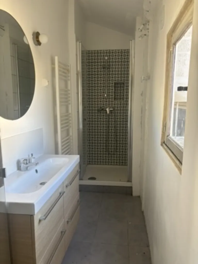 Vannitoad - Charming 4-Piece Apartment in Avignon Centre