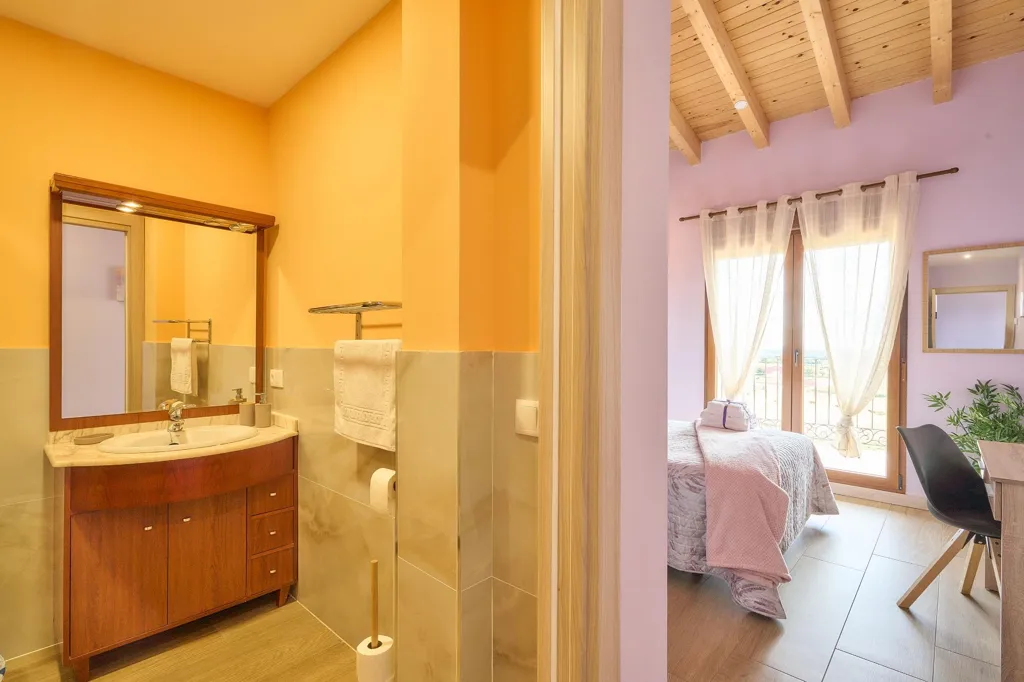 Salles de bain - Rustic Chalet with Pool in Santiz