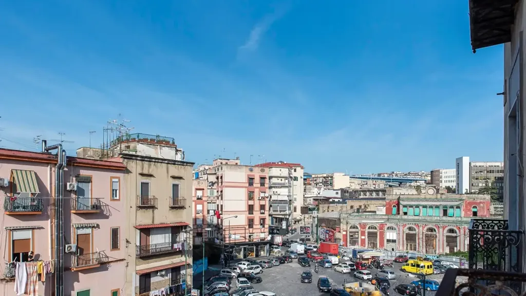 Rõdu - Bright Two-Bedroom Apartment in Naples