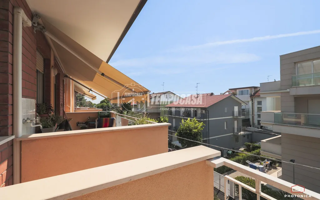 Rõdu - Five-Room Apartment with Balconies in Riccione