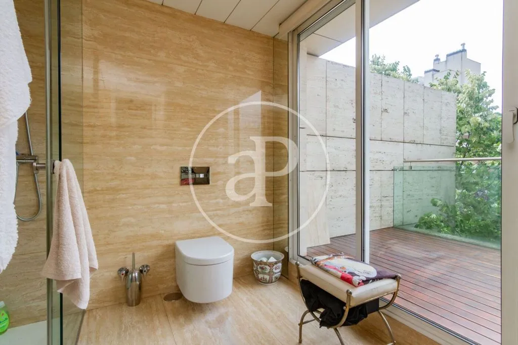 Vannitoad - Luxury Villa with Pool in Chamartin, Madrid