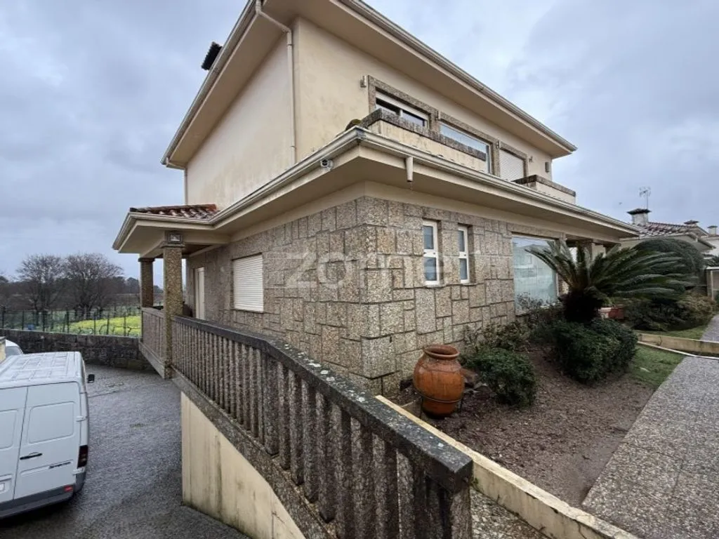 Välivaade - Luxury House with Garage in Brito, Guimarães