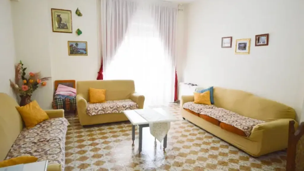 Elutuba - Spacious Apartment with Balcony in Crosia