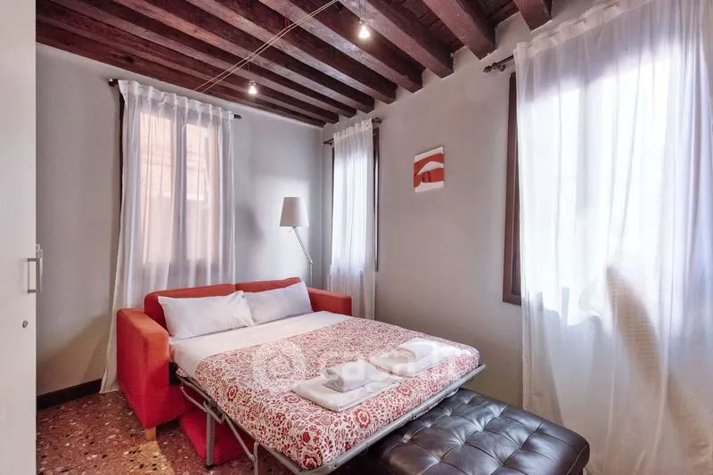 Chambres - Restored 2-Bedroom in Venice's Castello