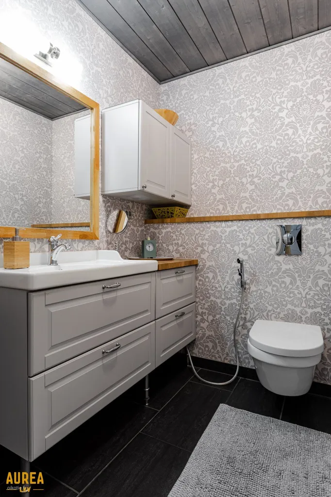 Bagni - Modernised Detached House with Garden in Ii