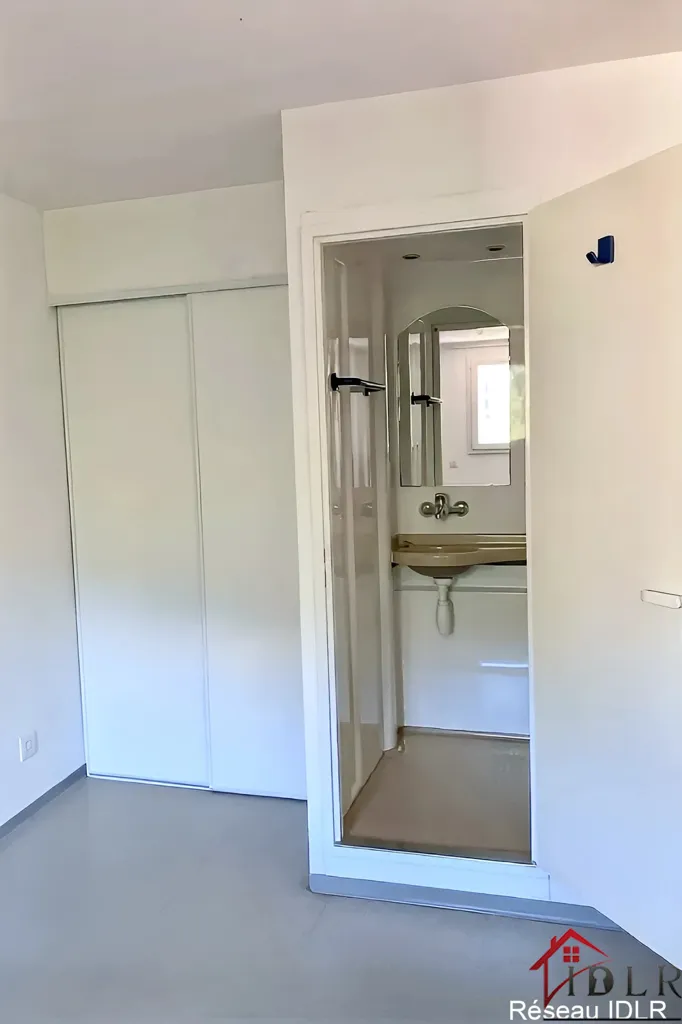 Pièces - Appartement T2 avec Terrasse au 5ème Étage