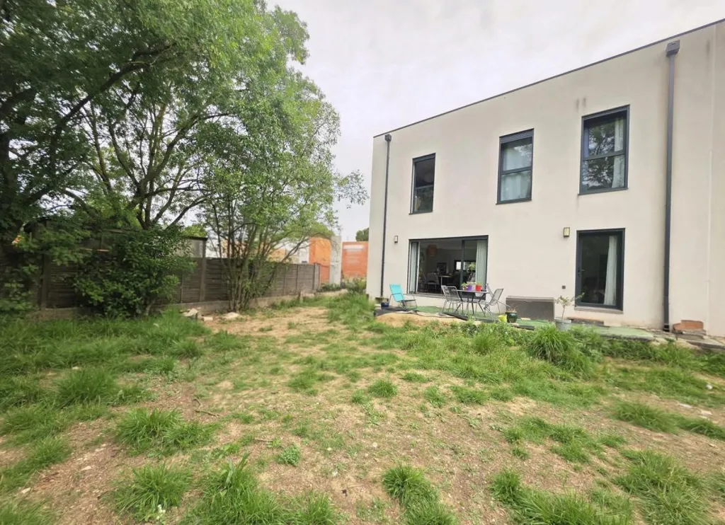 Giardino - Contemporary House with Garden in Juvignac