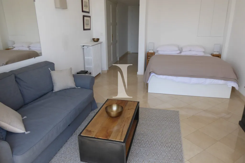 Magamistoad - 2-Bedroom Apartment with Sea View in Cannes