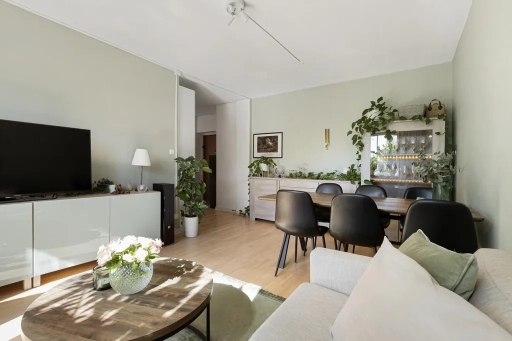 Elutuba - Apartment with Balcony in Sundbyberg
