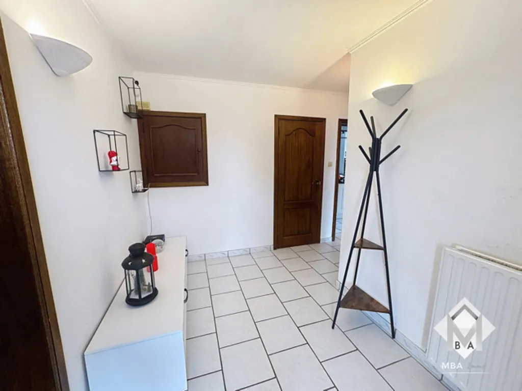 Entrée - Villa avec Panneaux Solaires et Jardin à Awans Othée
