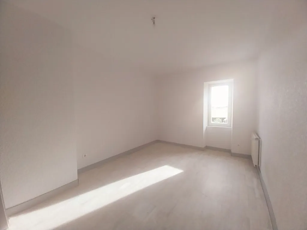 Pièces - Maison en Pierre avec Jardin près de Langon