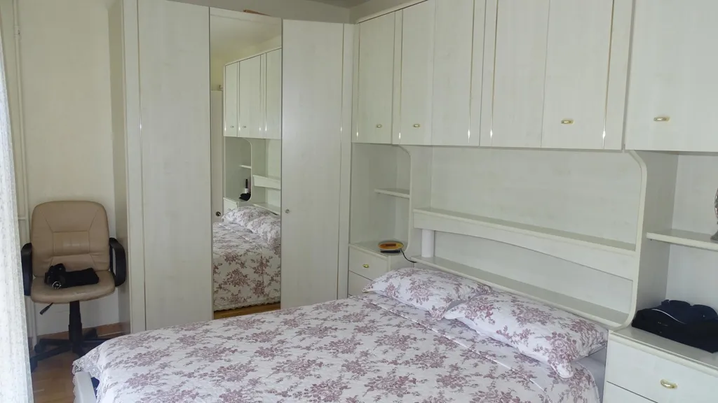 Chambres - Appartement avec Balcon et Parking à Audincourt