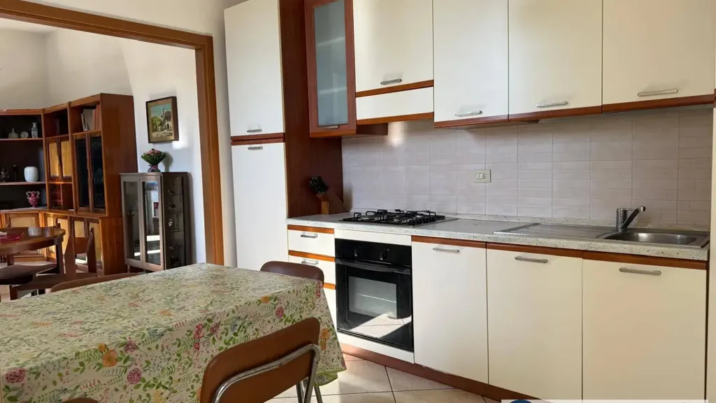 Köök - Rear-Facing Trilocale with Balcony in Seveso