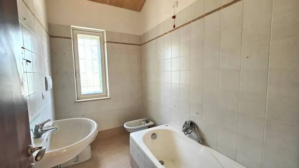 Salles de bain - Rustic House with Garden in Castignano
