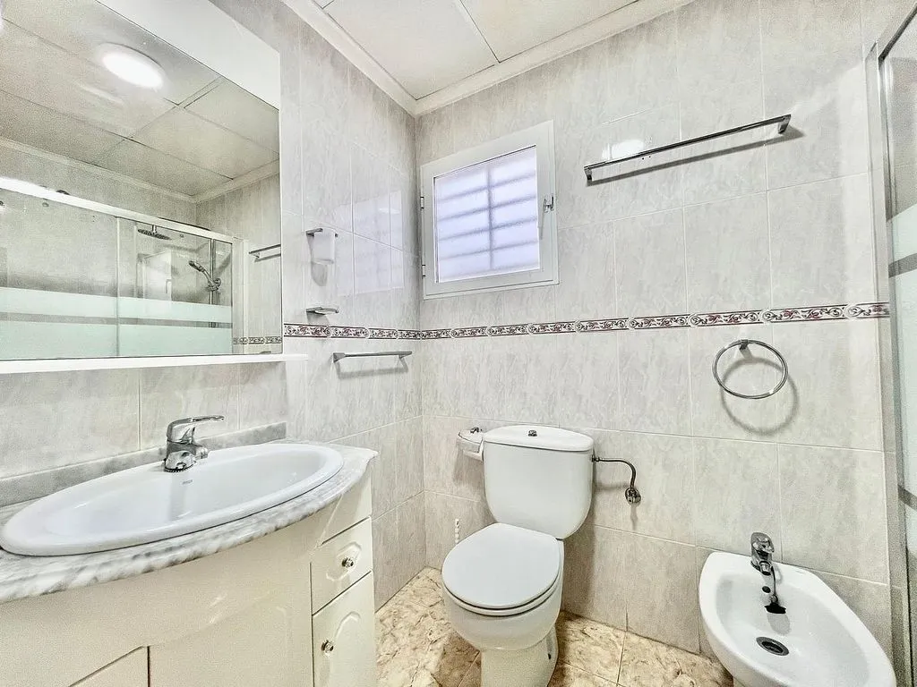 Vannitoad - Apartment with Balcony and Garage in Torrevieja
