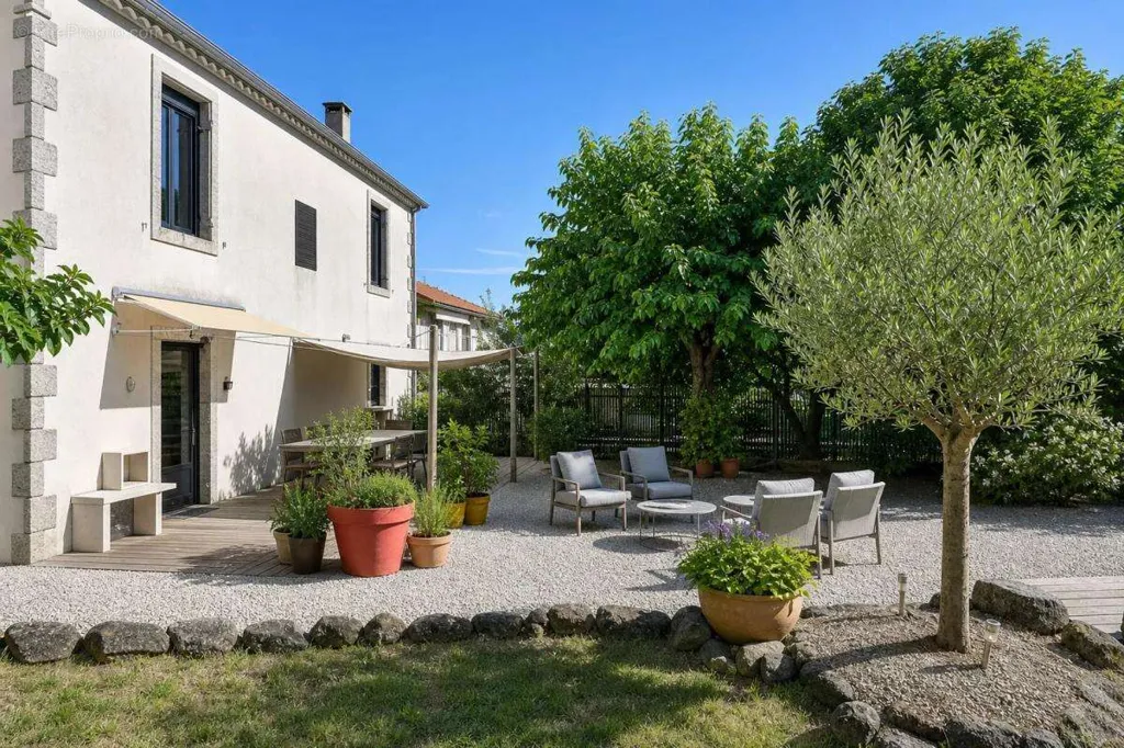 Terrace - Renovated Manor with Pool in Moussac