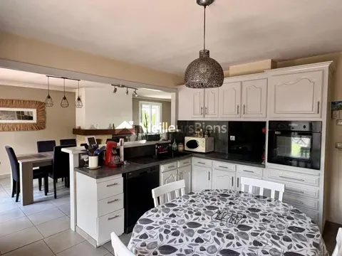 Cuisine - Villa avec Piscine et Sous-sol à Mazamet