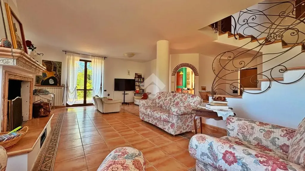 Séjour - Renovated Villa with Pool in Fabriano