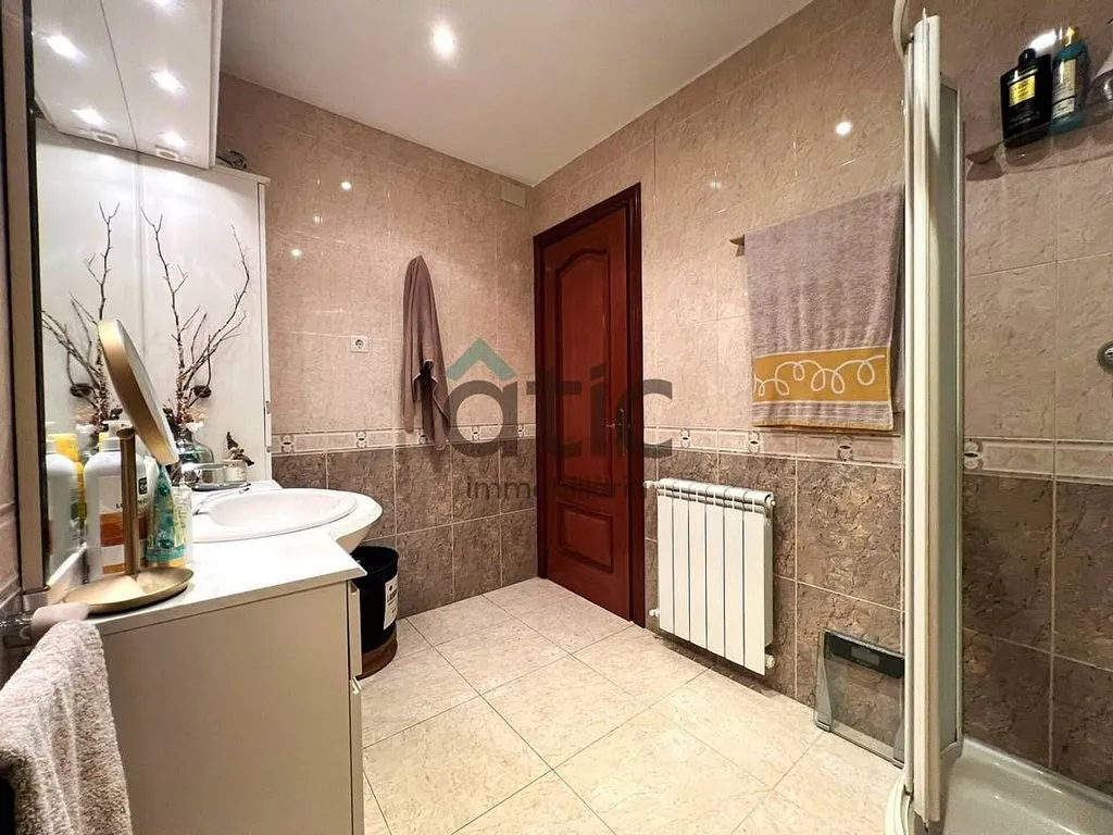 Bathrooms - Ground Floor Flat with Terrace in Manresa