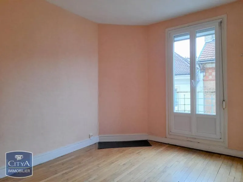 Pièces - Appartement T2 avec Salon Spacieux à Reims