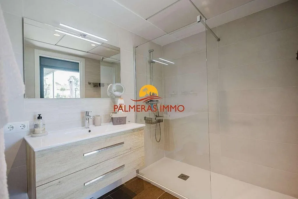 Salles de bain - Chalet with Pool and Terrace in Les Tres Cales
