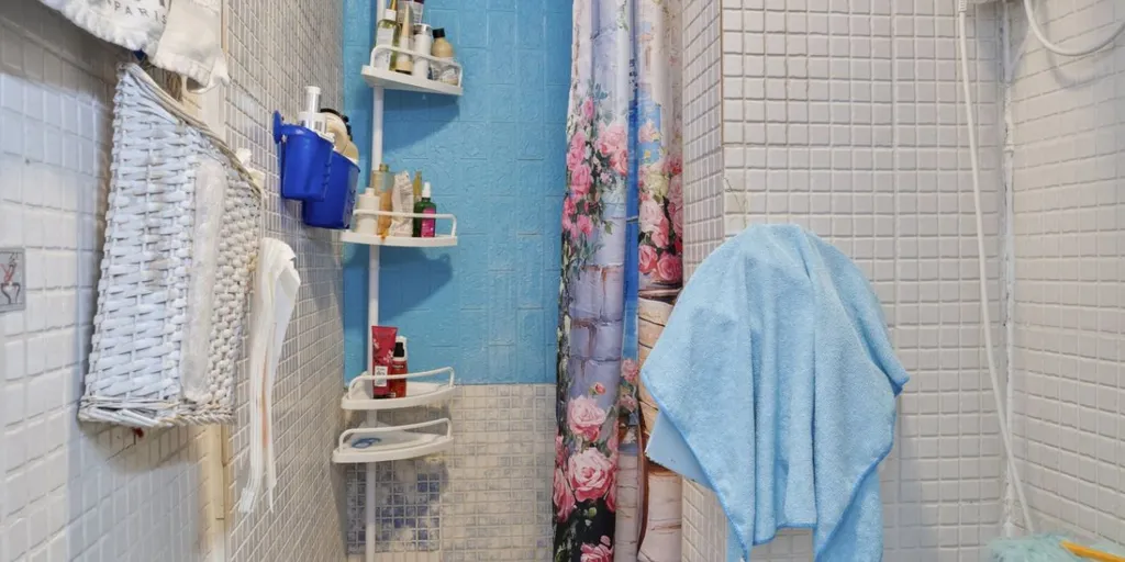 Salles de bain - Propriété Commerciale Mixte avec Jardin à Tienen
