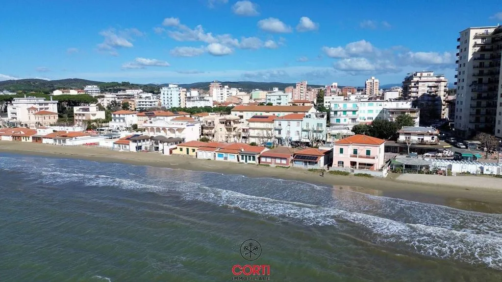 Luxury Villa with Beach Access in Follonica