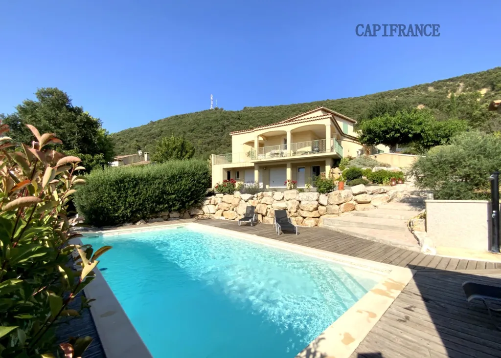 Piscina - Villa with Pool and View in Oraison