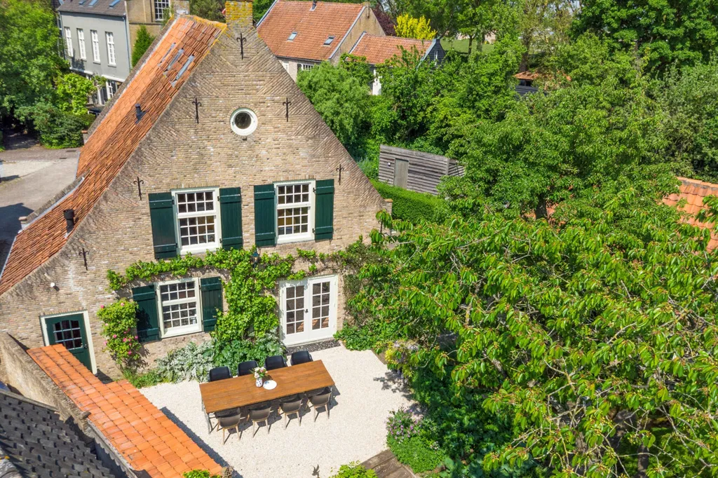 Õhuvaade - Historic House with Character in Drimmelen