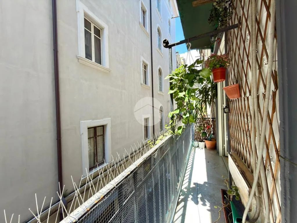 Balcone - Rearranged Apartment with Balcony in Naples