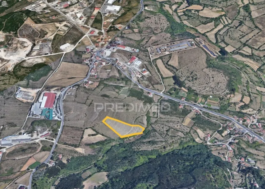 Rustic Land with Approved Project in Mafra